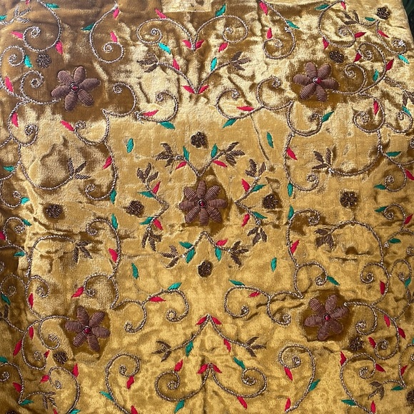 Accent cushion - Zardozi hand embroidery- Velvet - Picture 2 of 5